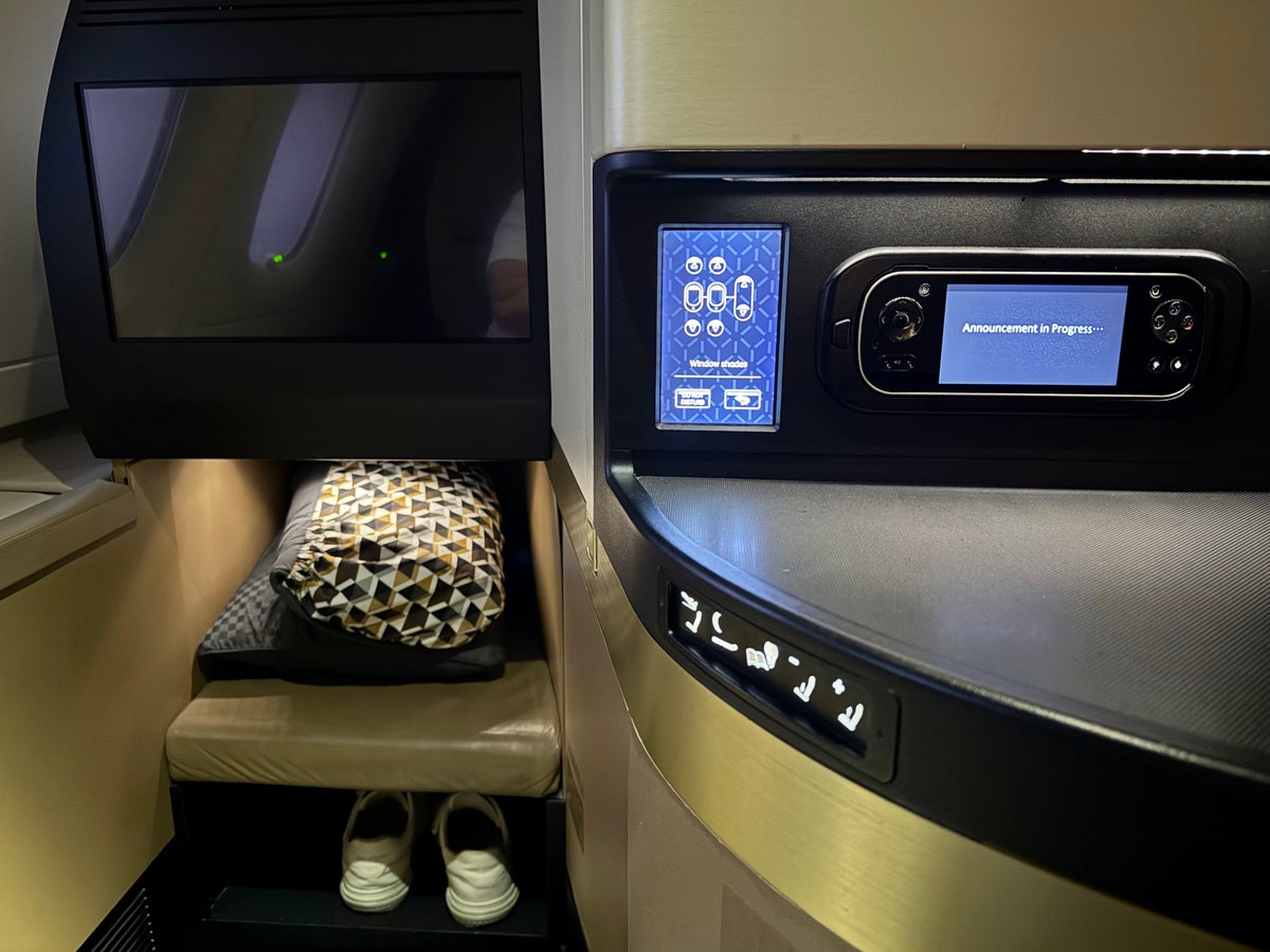 Etihad A380 Business Class seat controls Etihad A380 Business Class seat controls