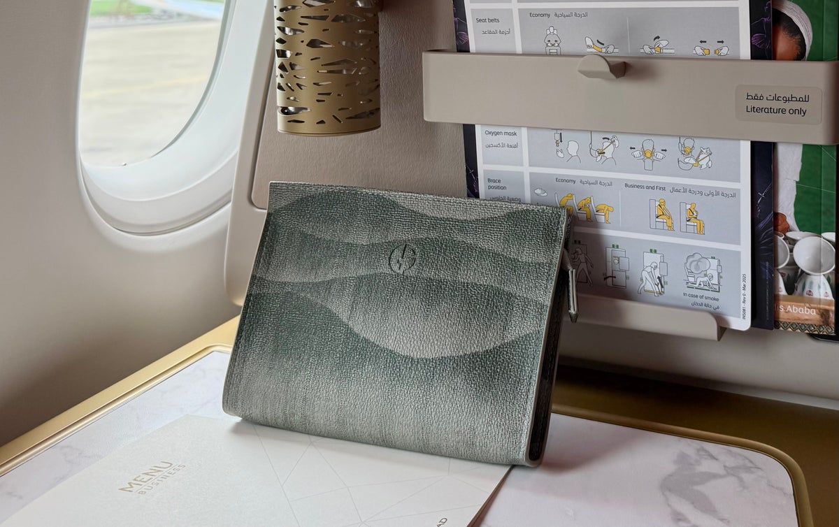 Etihad Airbus A321LR amenity kit Etihad Airbus A321LR amenity kit