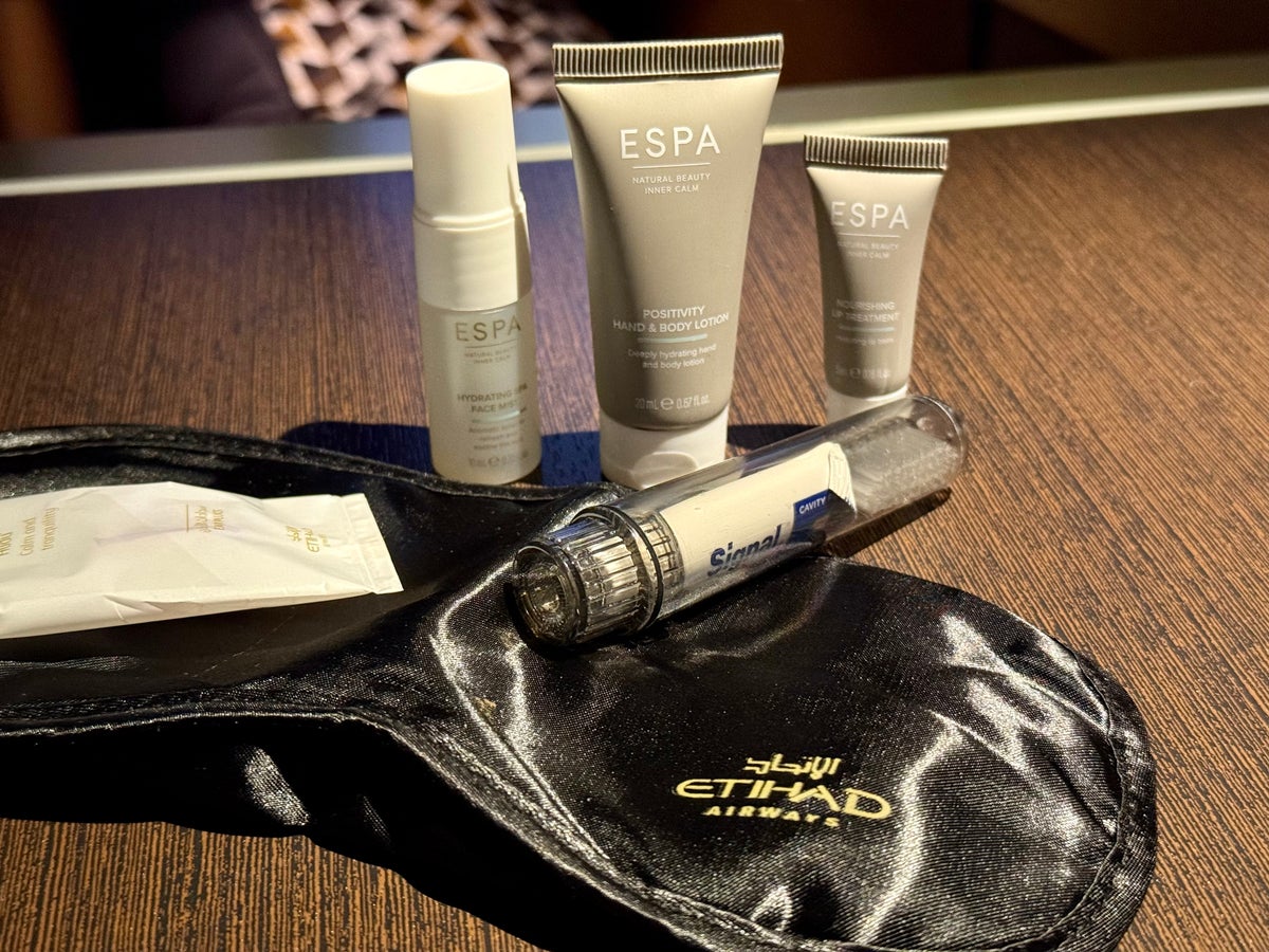 Etihad Business Class amenity kit contents Etihad Business Class amenity kit contents