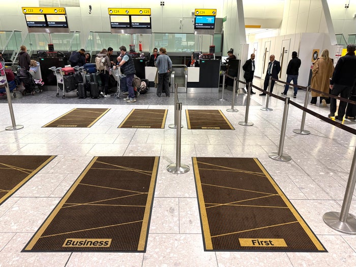 Etihad Business Class check in at London Heathrow LHR