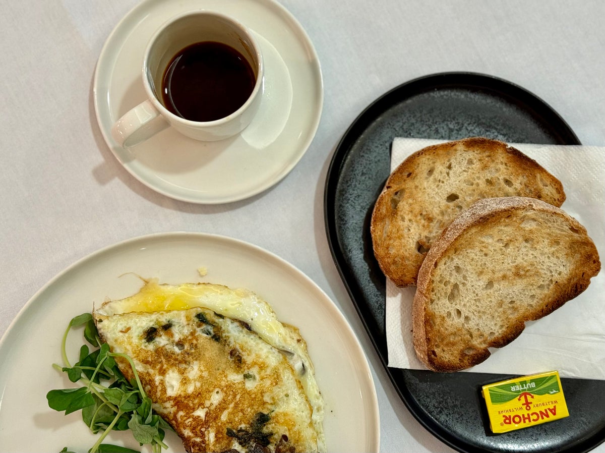 Etihad Business Class lounge breakfast at London Heathrow LHR Etihad Business Class lounge breakfast at London Heathrow LHR