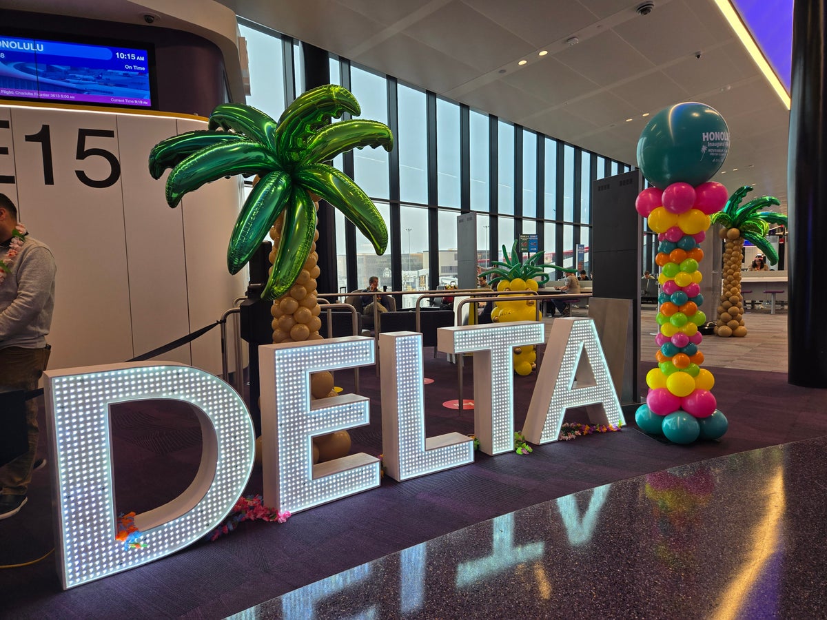 Inaugural Flights BOS to HNL Gate Inaugural Flights BOS to HNL Delta Sign