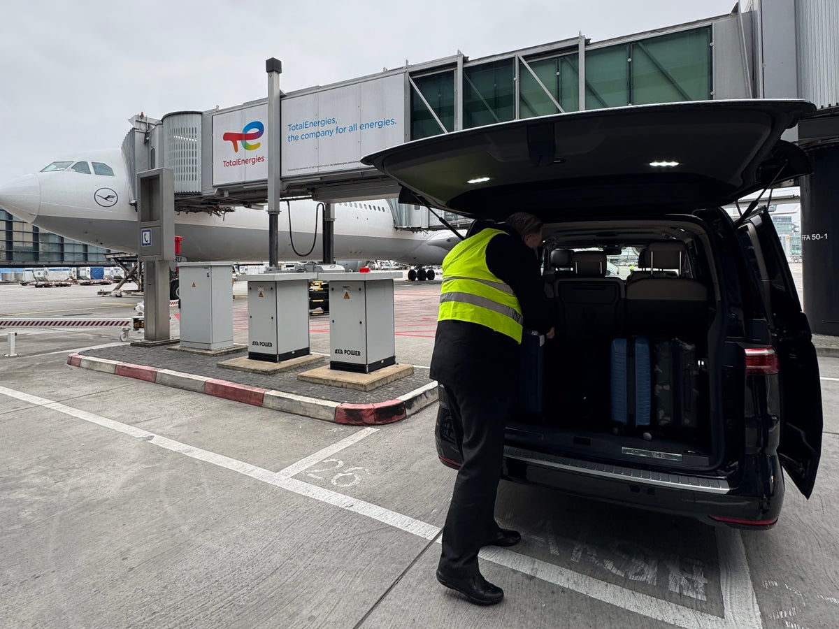 Lufthanda Mercedez Benz van