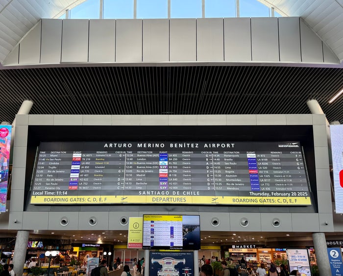 Santiago Airport SCL departure board