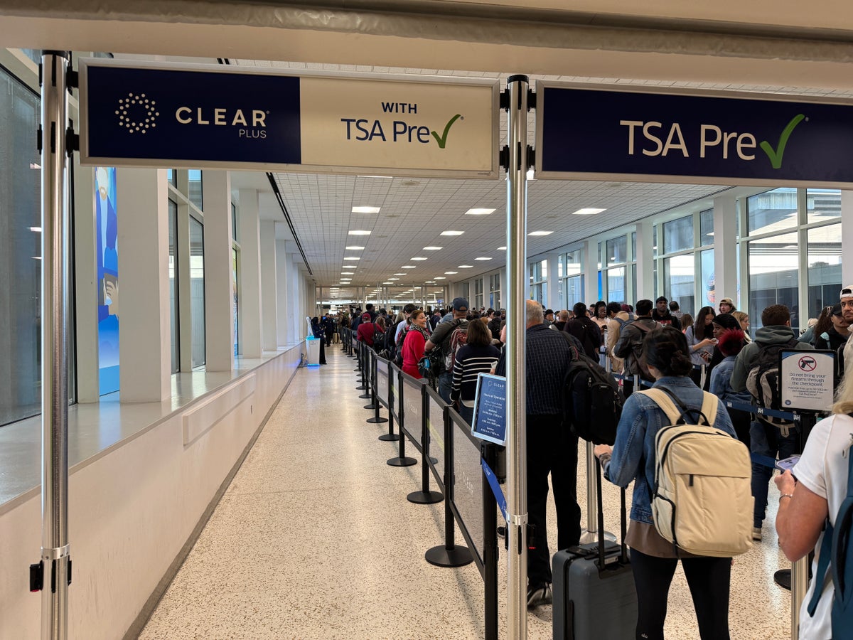 TSA IAH Terminal A 110325 North CLEAR