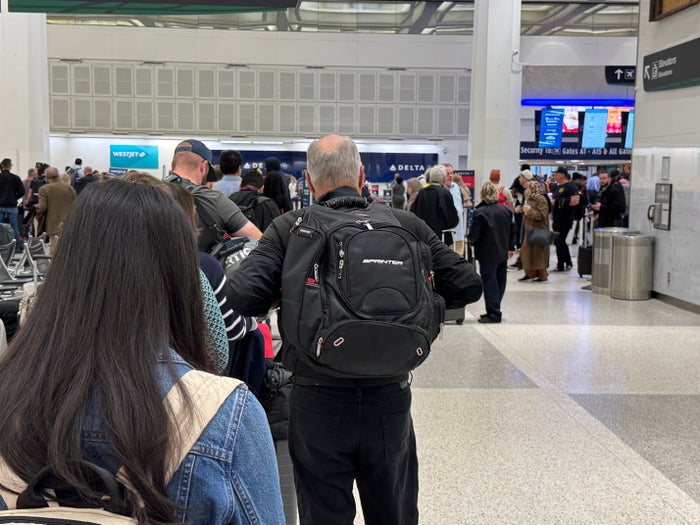 TSA IAH Terminal A 110325 North entering line