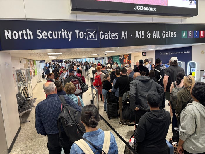 TSA IAH Terminal A 110325 North line division