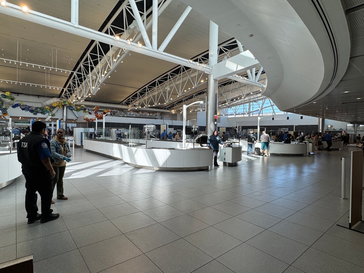 TSA IAH Terminal E 110325 empty lanes