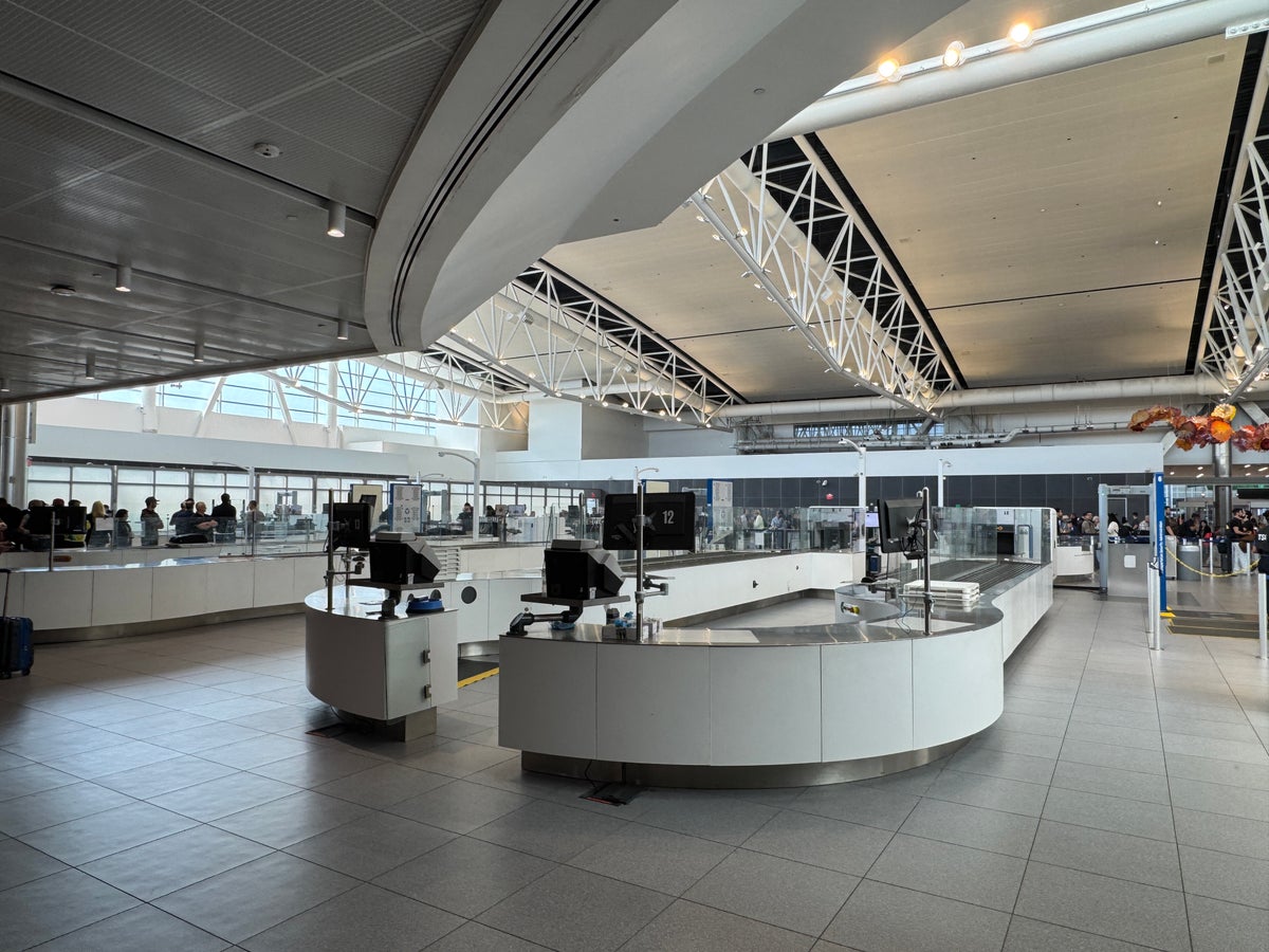 TSA IAH Terminal E 110325 left side