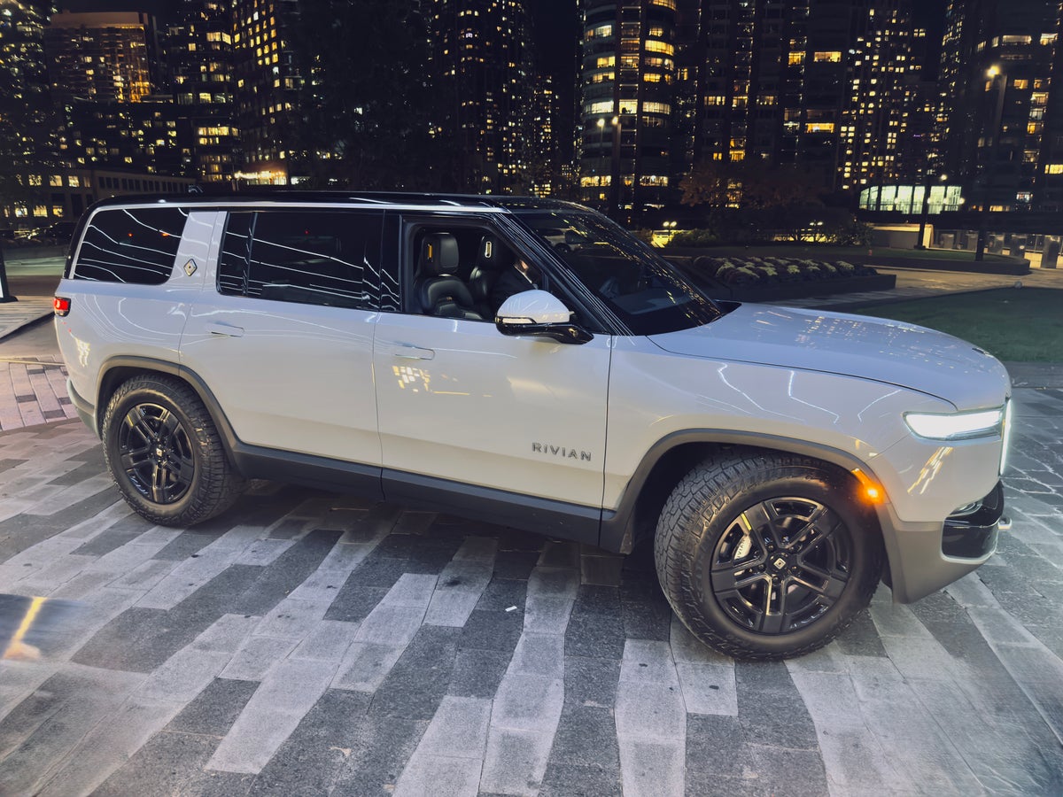 The St. Regis Chicago Rivian car service