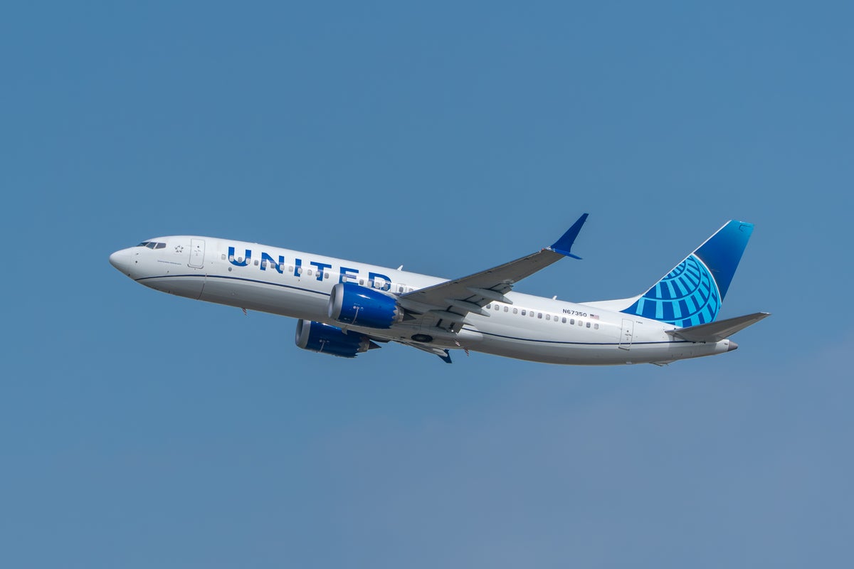 United Airlines 737 taking off from ORD