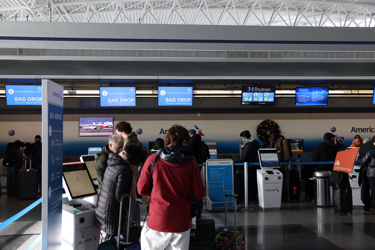 4 American Airlines AA bag drop JFK
