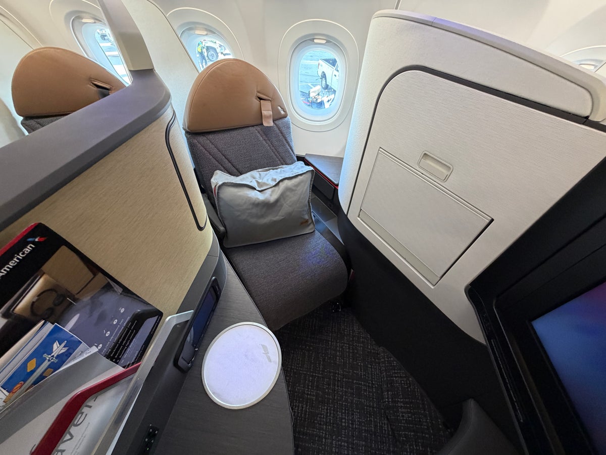 AA A321XLR Flagship Suite Mid Cabin