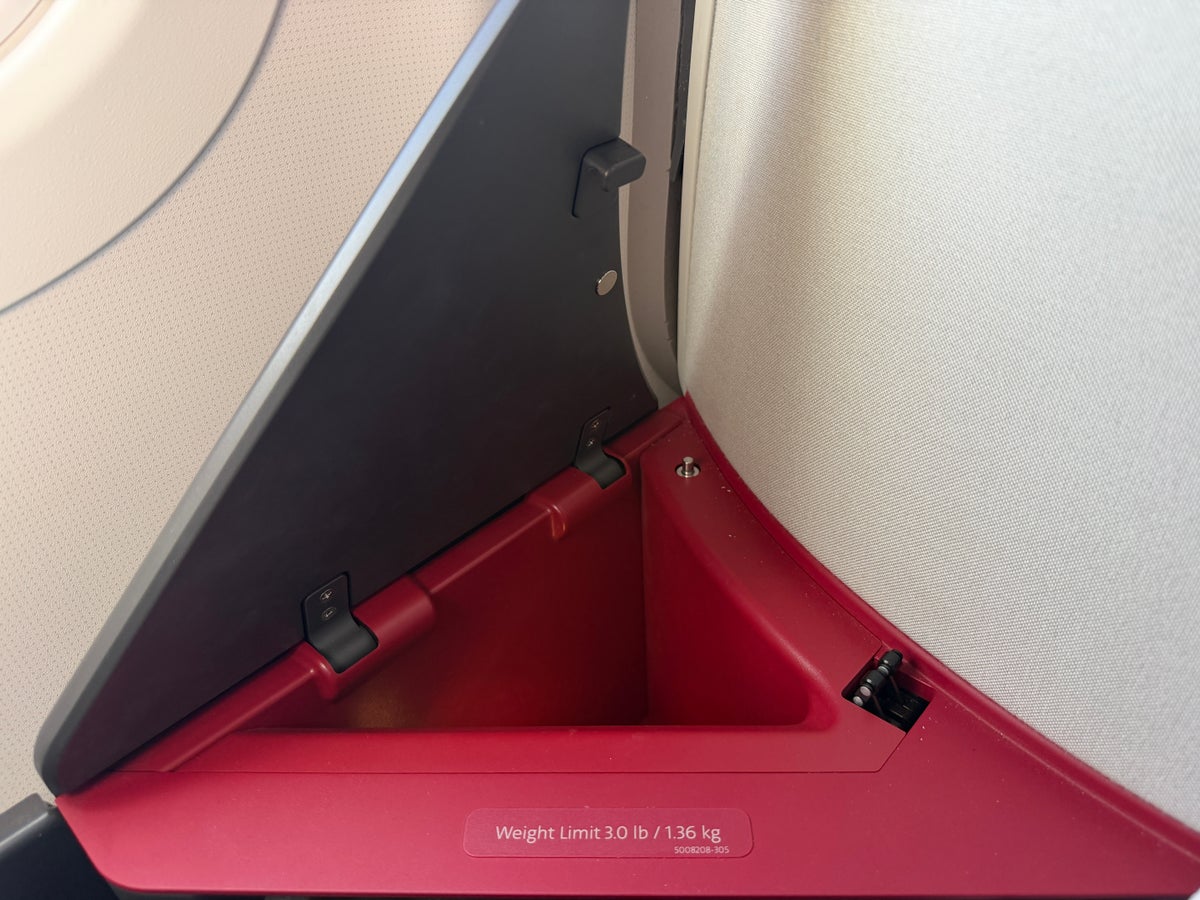 AA A321XLR Suite Storage