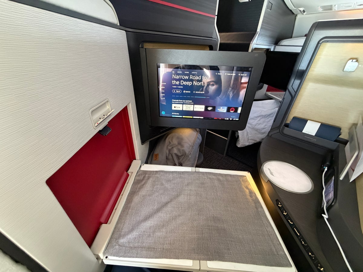 AA A321XLR TV with Tray Table
