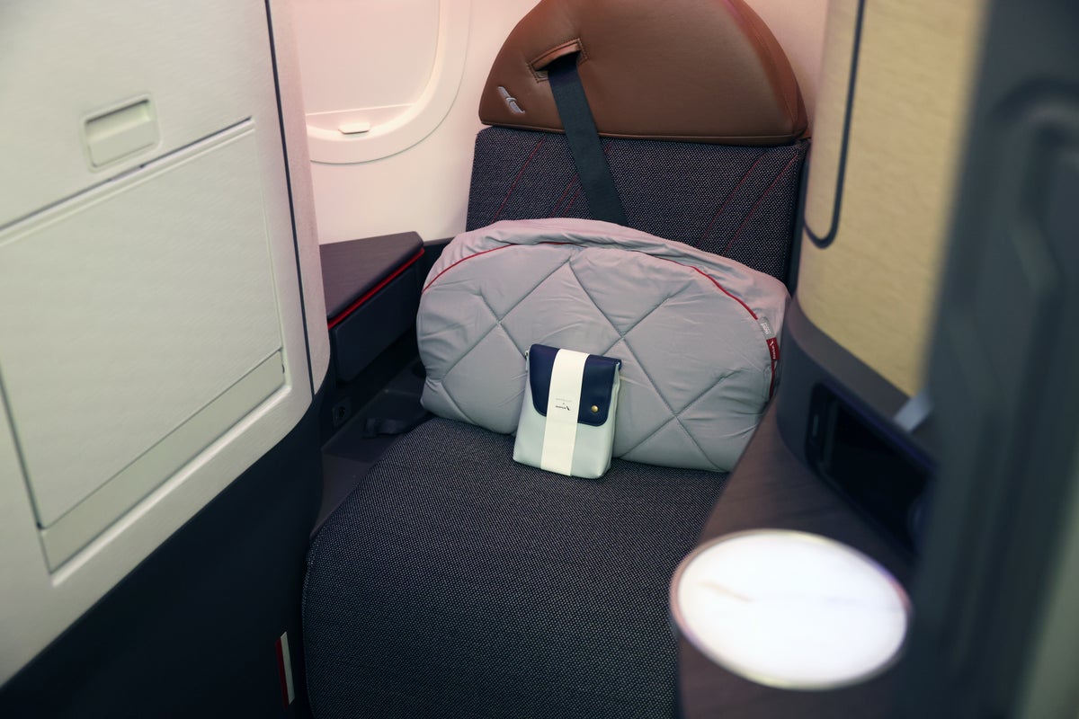 AA XLR Flagship Suites amenity kit bedding 1