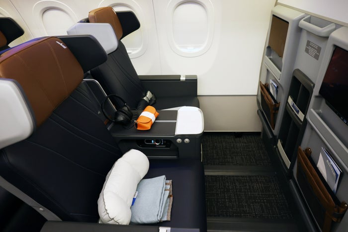 AA XLR premium economy seats side
