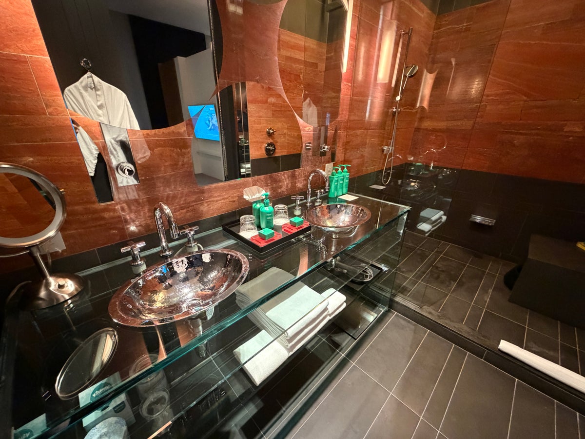 Andaz Fifth Avenue Vanity