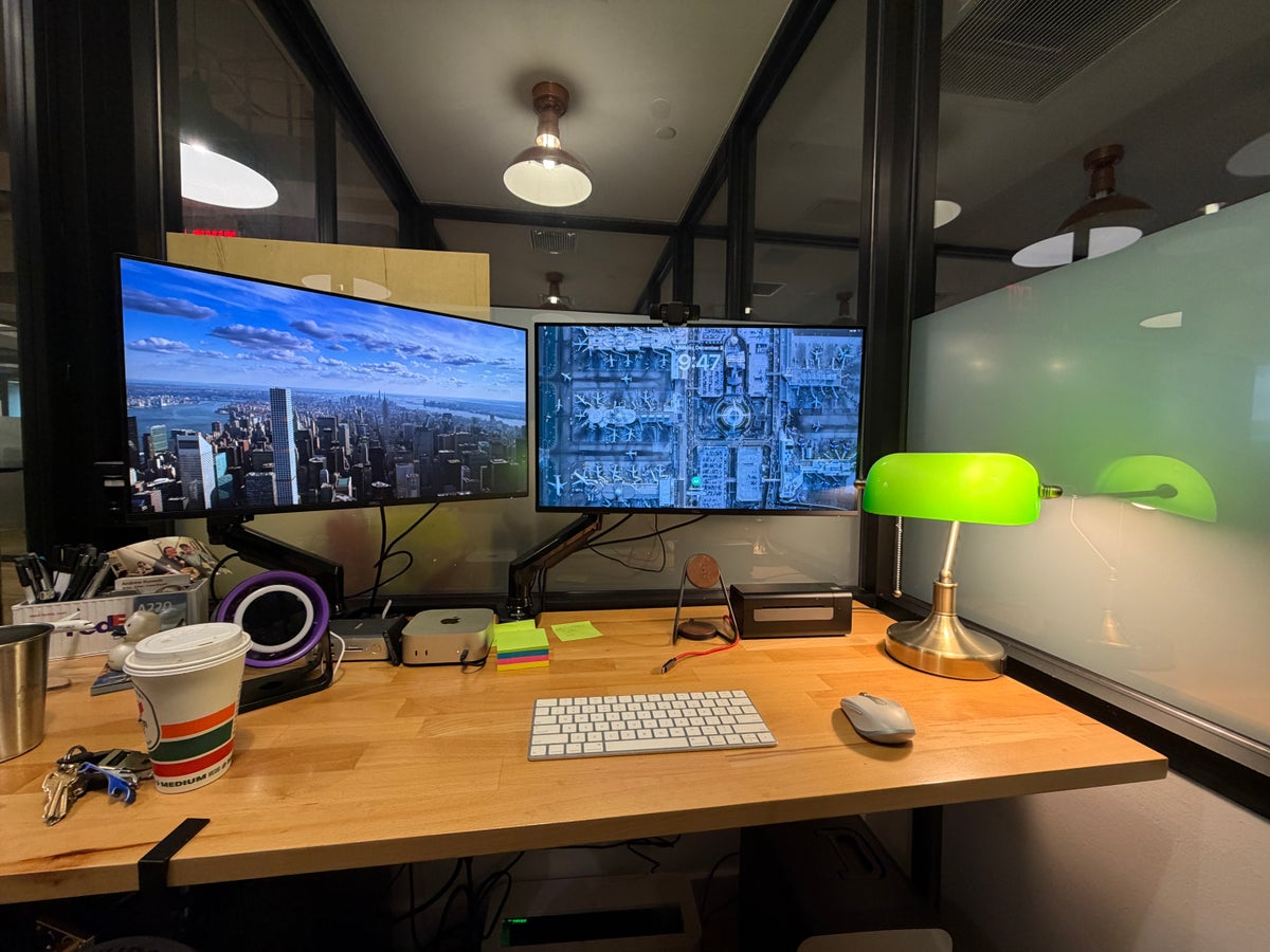Andrews WeWork Desk with Dell Monitors Andrews WeWork Desk with Dell Monitors