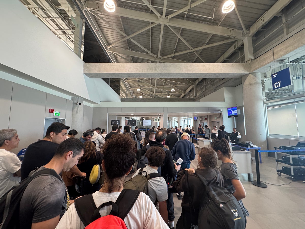 Big Crowd Airport Juan Ruiz