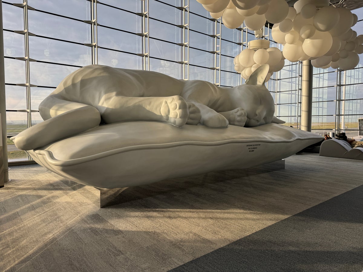 CDG 2E cat sculpture