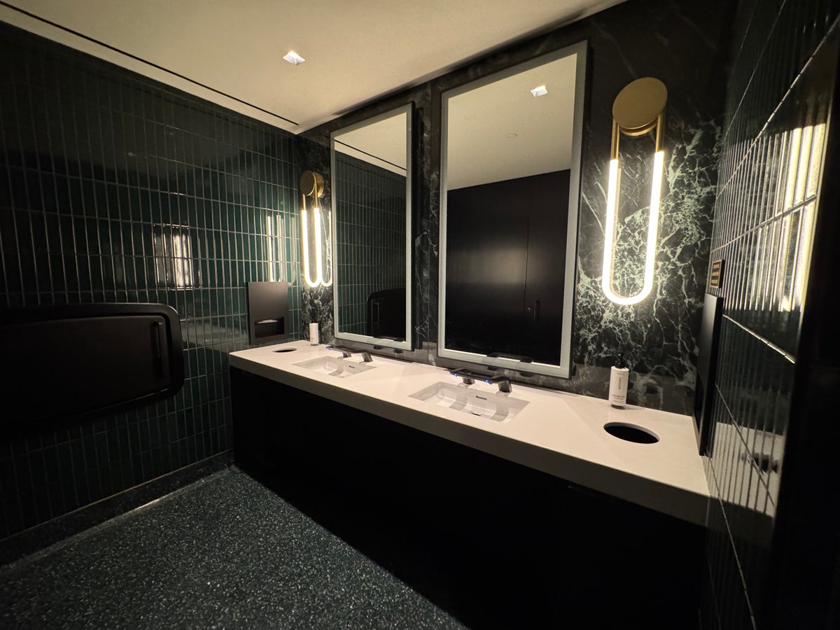 Chase Sapphire Lounge LAS Bathroom Chase Sapphire Lounge LAS Bathroom