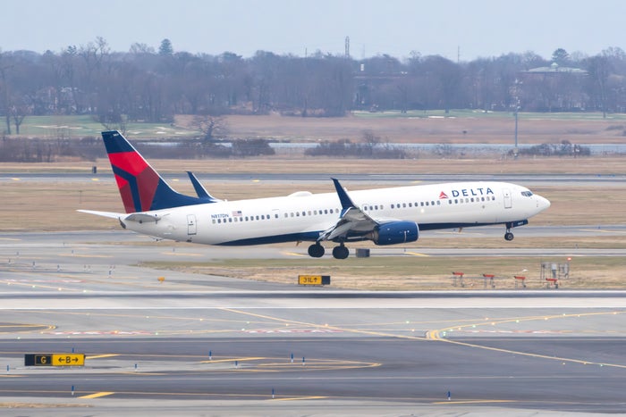 Delta Air Lines 737 9