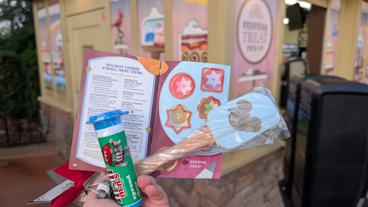 EPCOT International Festival of the Holidays Cookie Stroll completer prize EPCOT International Festival of the Holidays Cookie Stroll completer prize