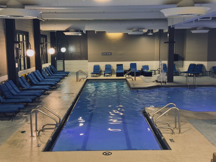 Hilton Chicago:Oak Brook Hills Resort pool close Hilton Chicago:Oak Brook Hills Resort pool close