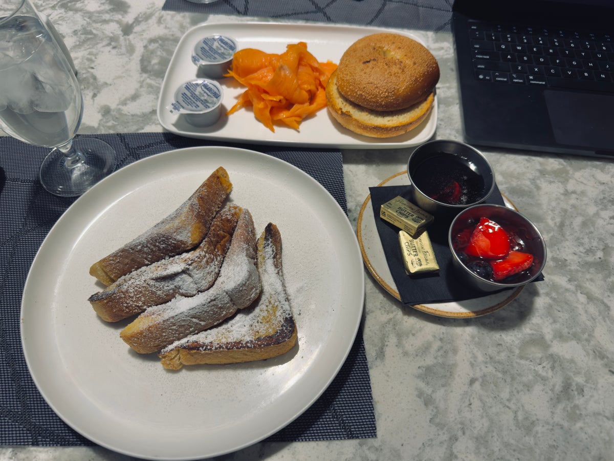 Hilton Chicago:Oak Brook Hills Resort restaurant breakfast