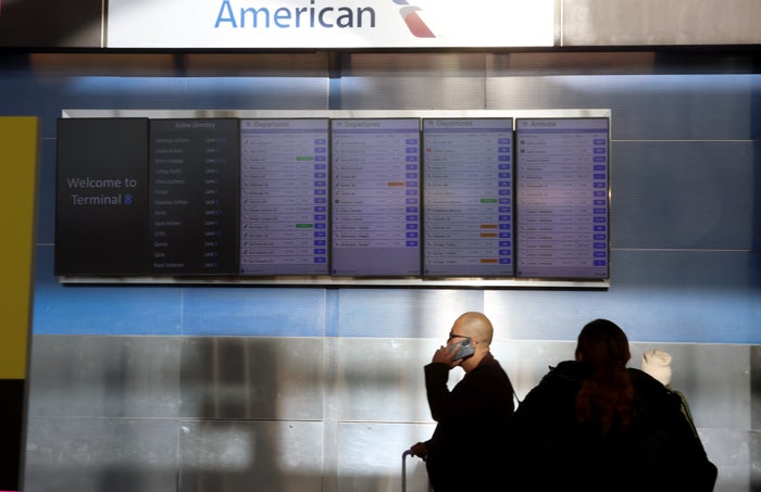 The Best International Cell Phone Plans for Travelers [Verizon, T-Mobile, AT&T, Google Fi]