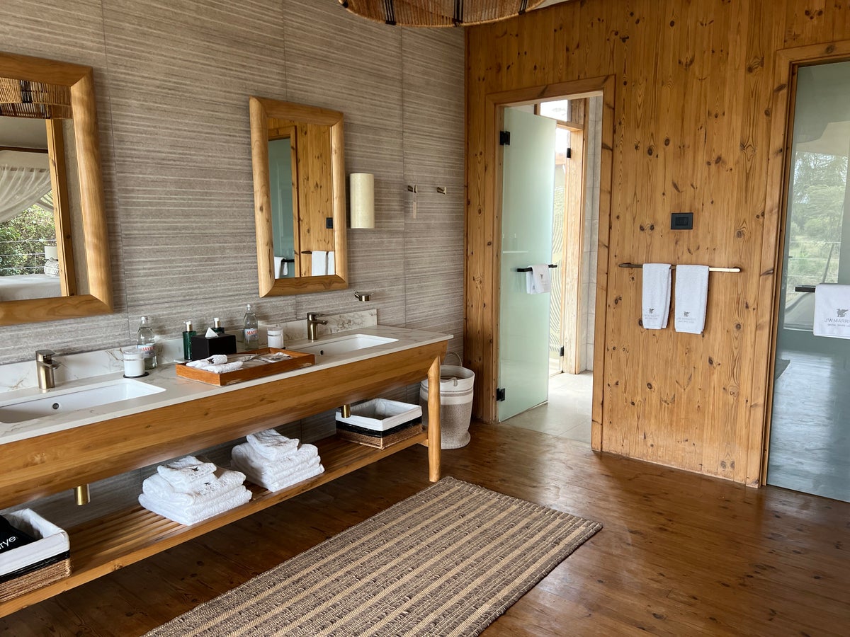 JWMarriottMM bathroom