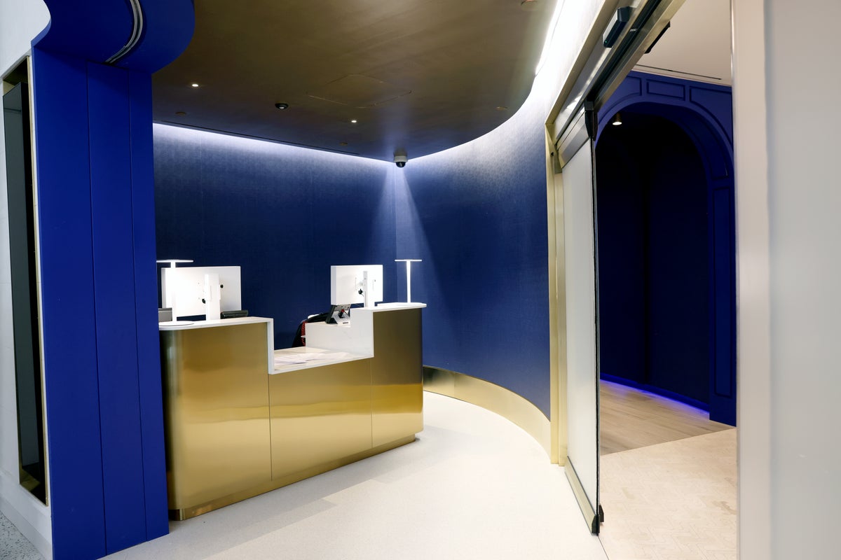 JetBlue JFK BlueHouse entrance check in desk