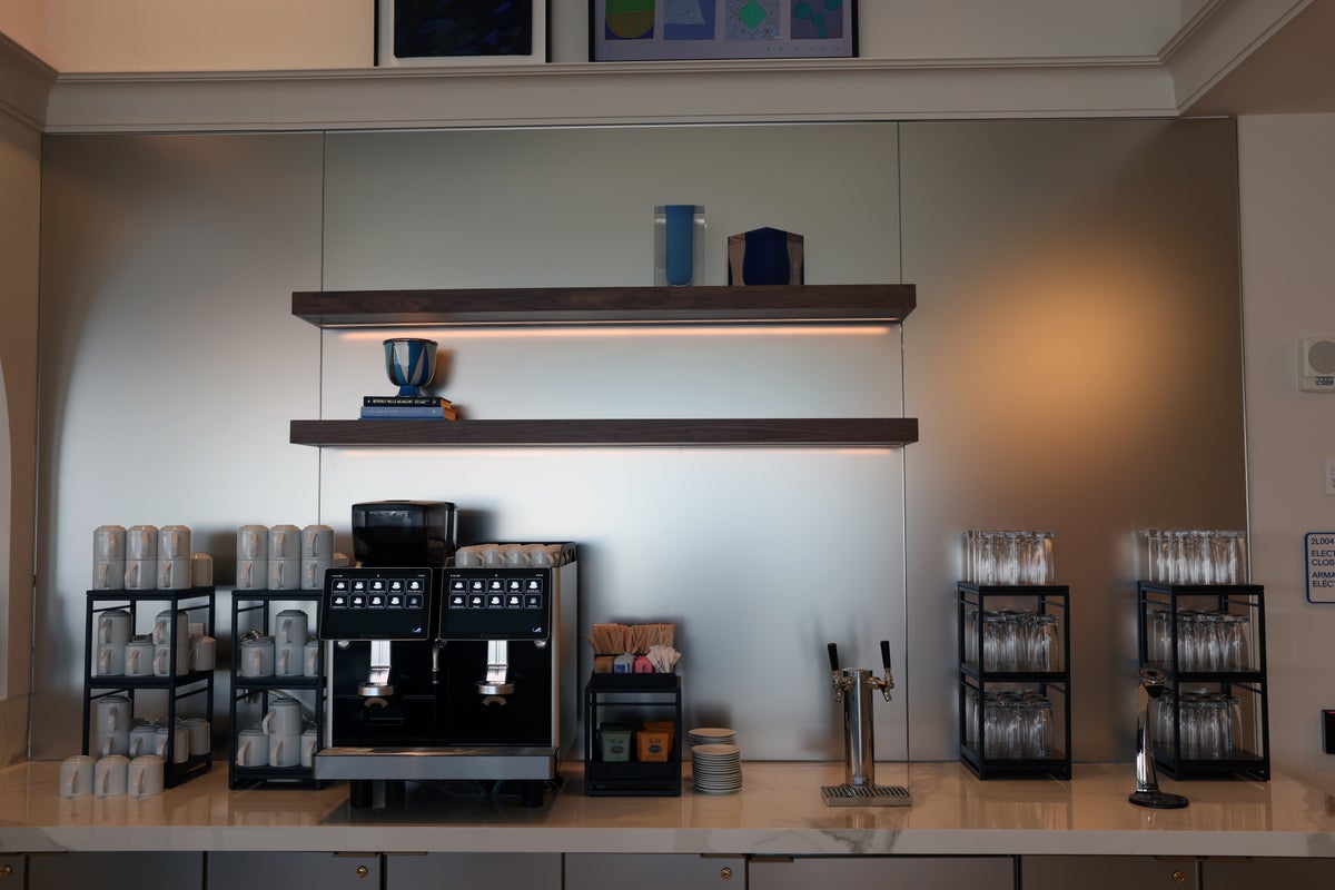 JetBlue JFK BlueHouse lounge first floor beverage station