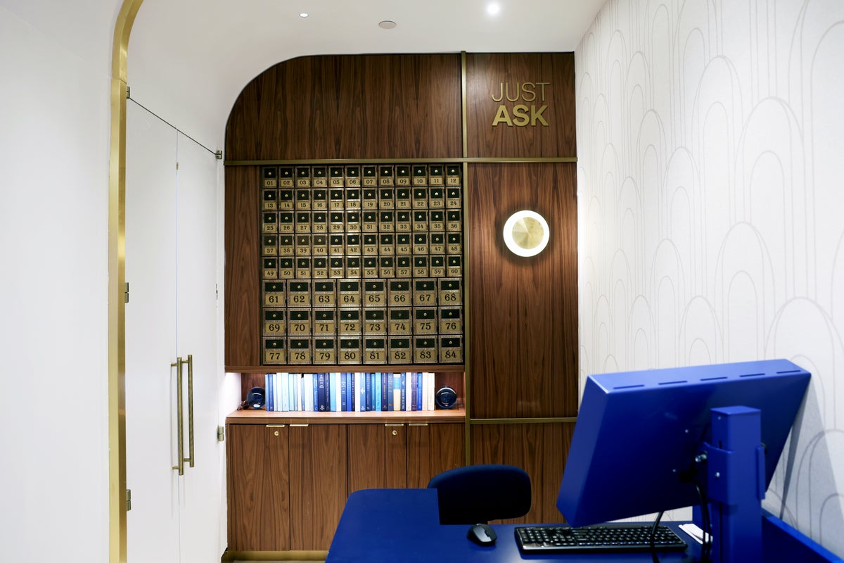 JetBlue JFK lounge BlueHouse concierge desk