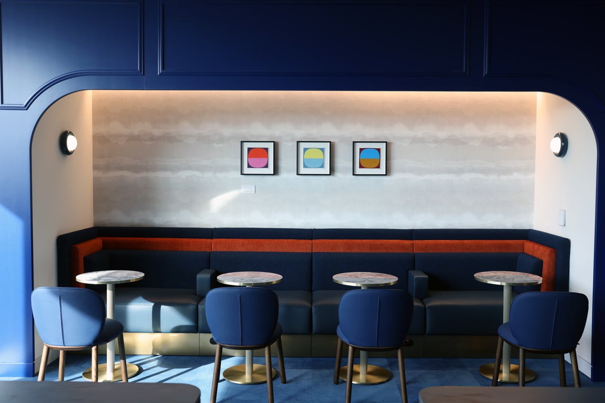 JetBlue JFK lounge BlueHouse second floor booth pod