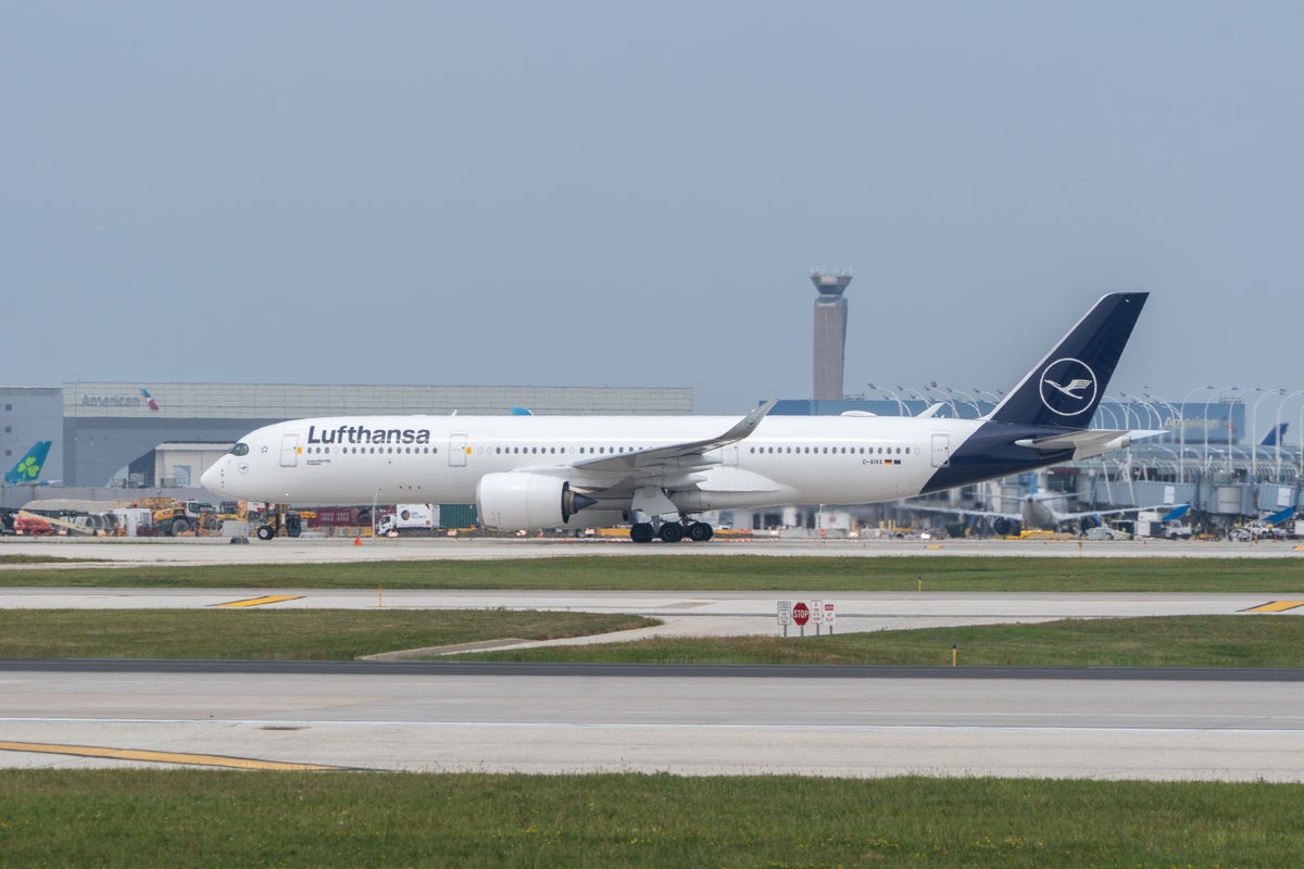 Lufthansa a359