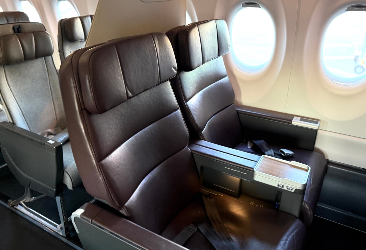 Qantas Airbus A220 business class seats