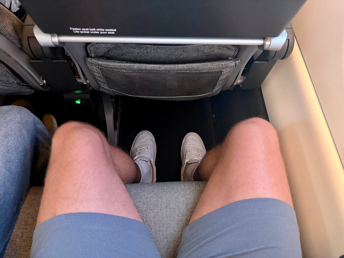 Qantas Airbus A220 economy leg room