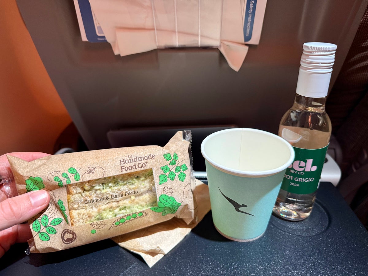 Qantas Airbus A321XLR economy catering