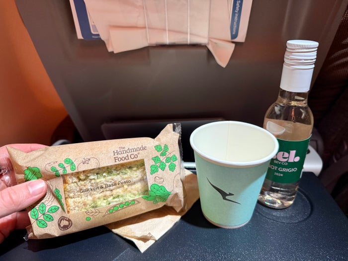 Qantas Airbus A321XLR economy catering