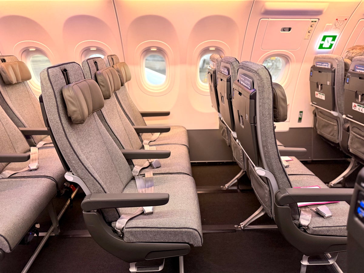 Qantas Airbus A321XLR economy seats side view