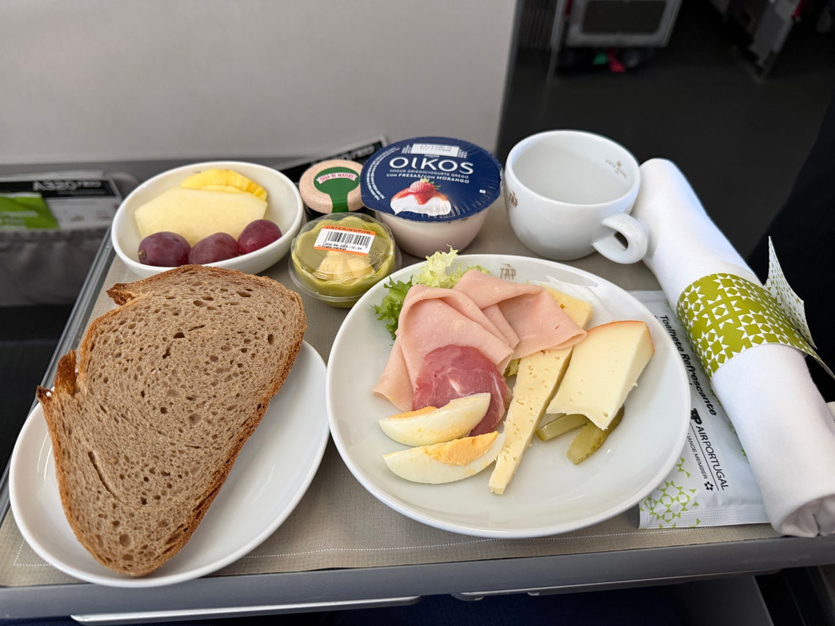 TAP Breakfast Gatwick to Lisbon TAP Breakfast Gatwick to Lisbon