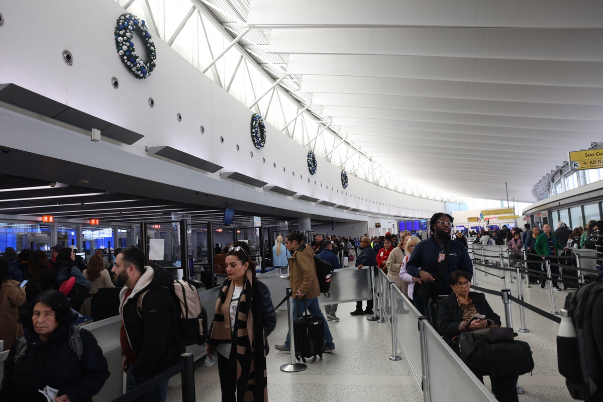 TSA security screening line JFK