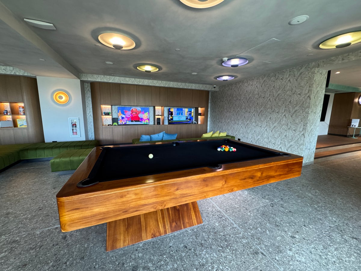 Teens Club Waldorf Astoria Costa Rica Pool Table