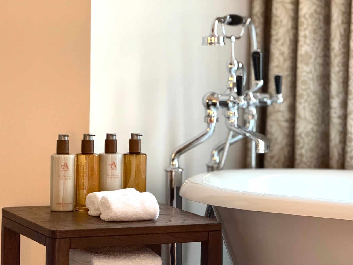 Virgin Hotels London Shoreditch bathtub amenities