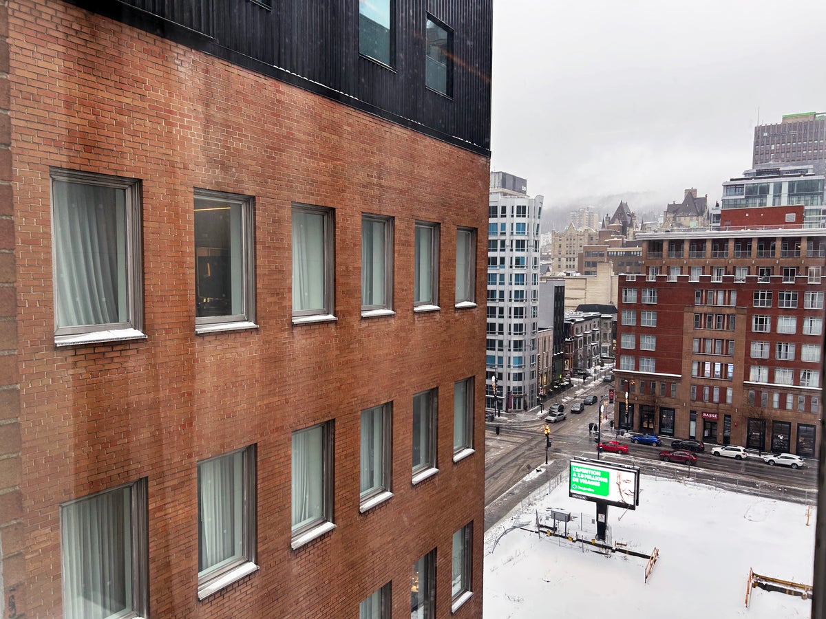 Vogue Hotel Hilton Montreal corner window