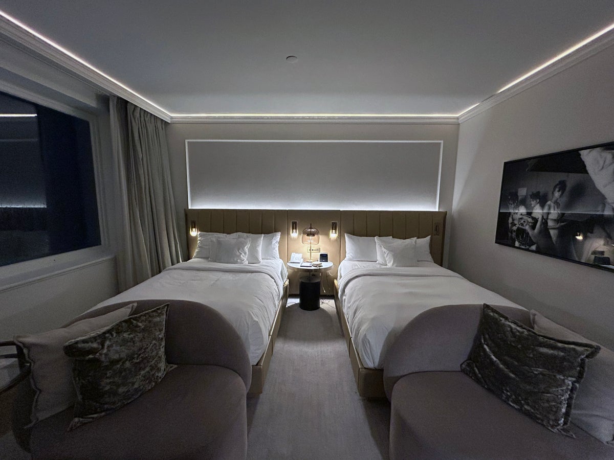 Vogue Hotel Hilton Montreal double bed deluxe beds