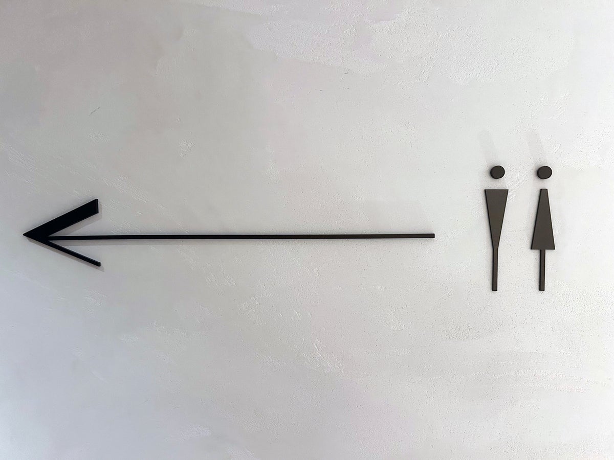 Vogue Hotel Hilton Montreal lavataory sign