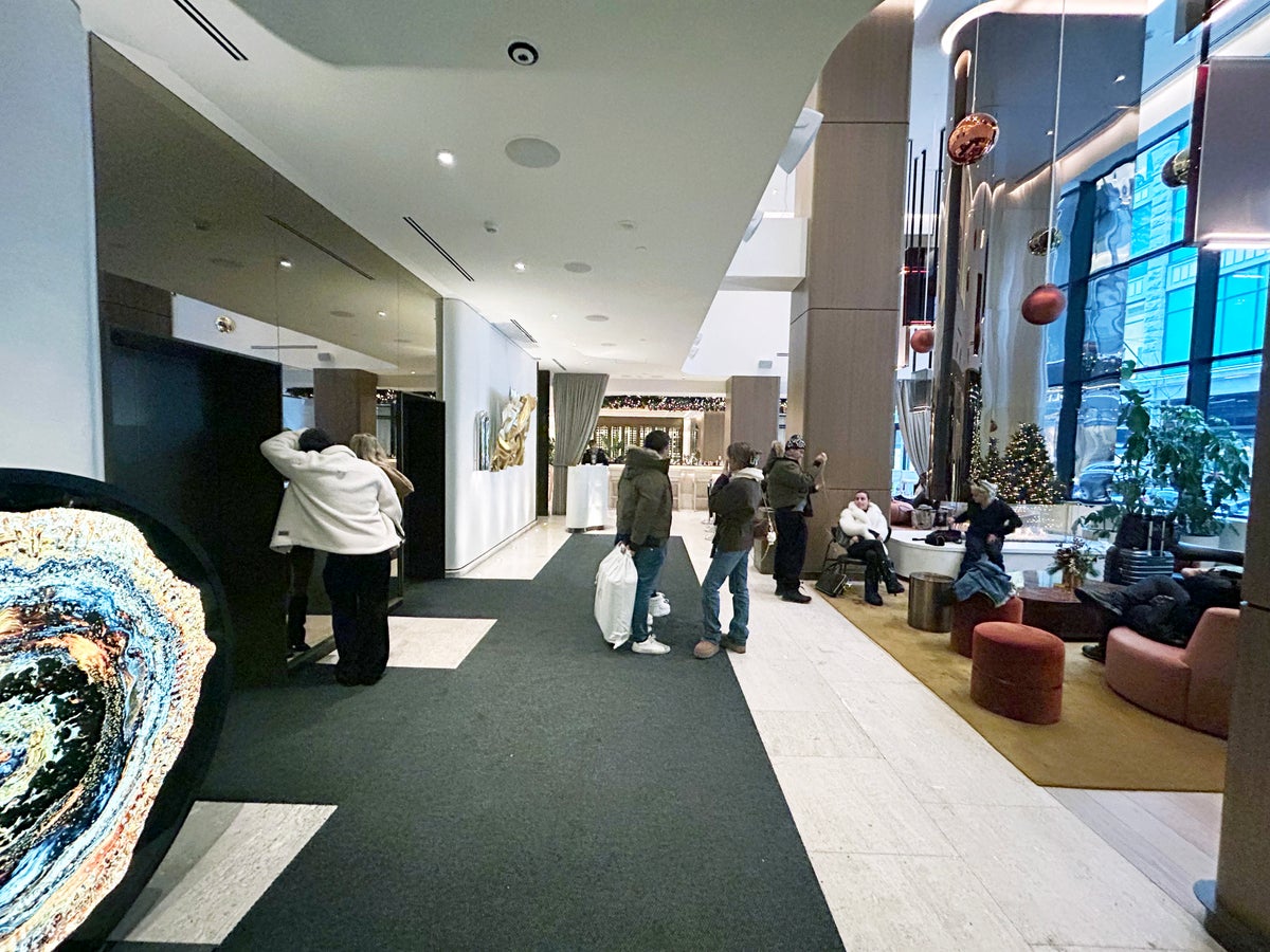 Vogue Hotel Hilton Montreal lobby